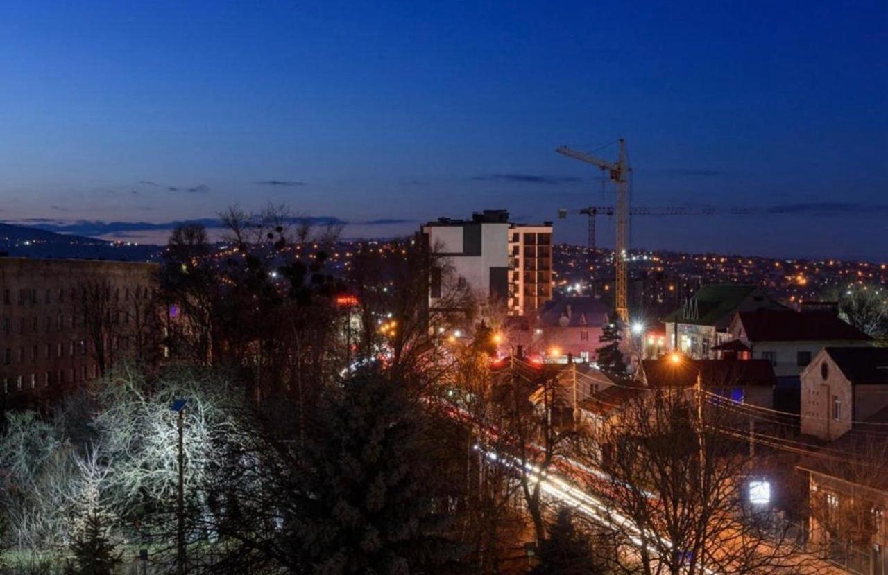 Затишна Красива Квартира-Студія В Новобудові З Балконом Chernivtsi Bagian luar foto