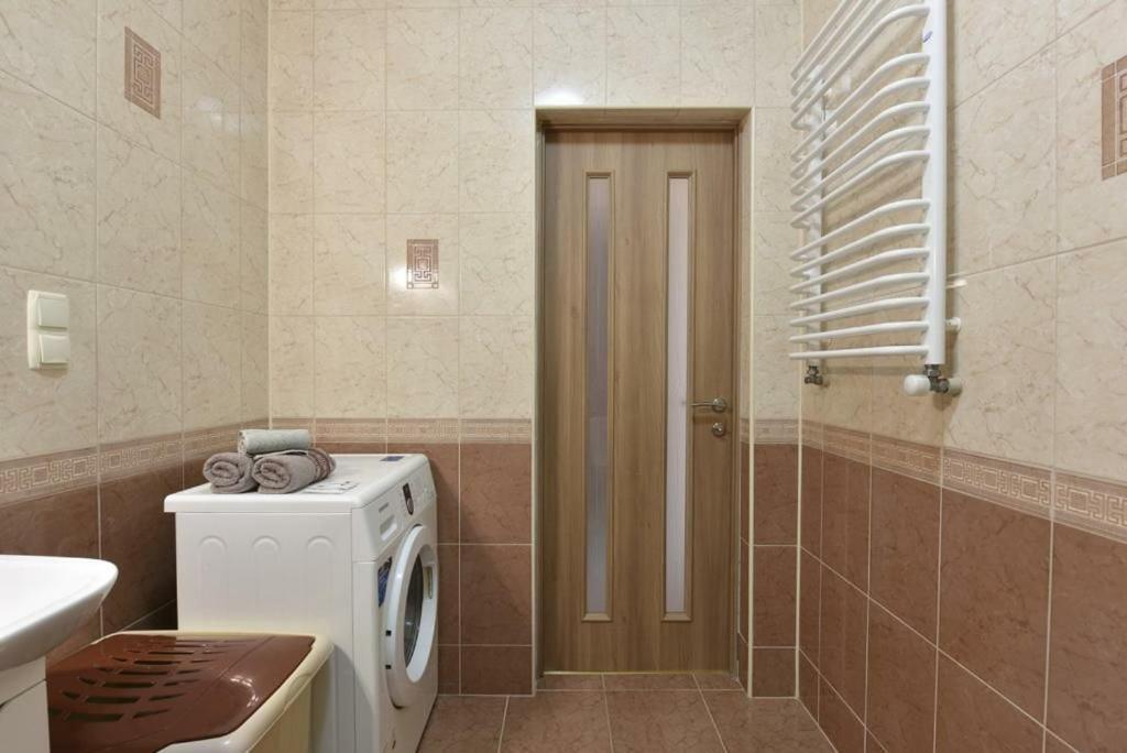 Затишна Красива Квартира-Студія В Новобудові З Балконом Chernivtsi Bagian luar foto