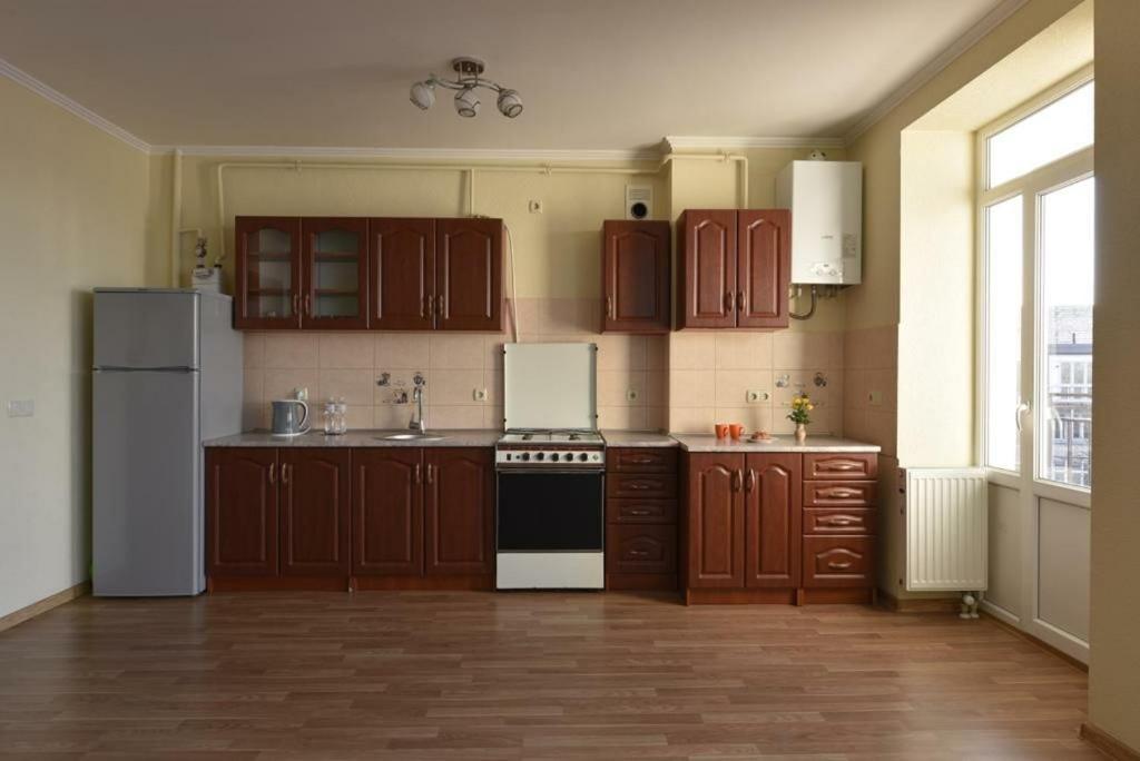 Затишна Красива Квартира-Студія В Новобудові З Балконом Chernivtsi Bagian luar foto